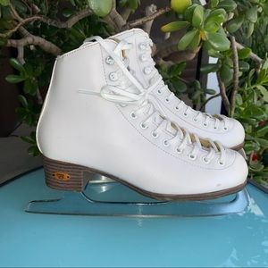 Girls Junior Size 4 Riedell Opal white figure Ice Skates